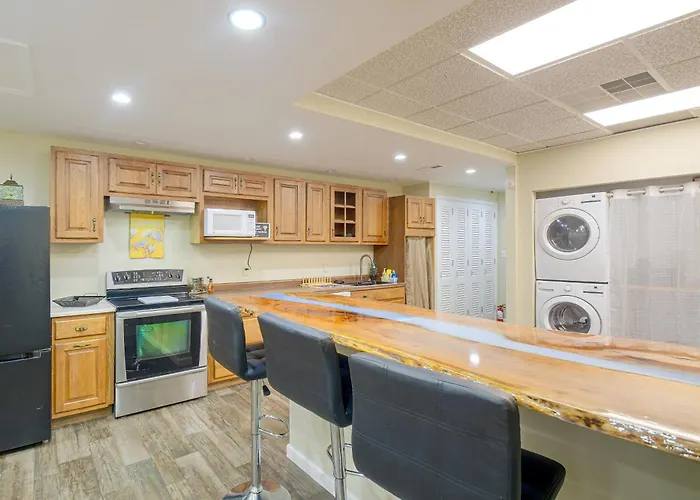 On Main St! Walkable Family In Apartment