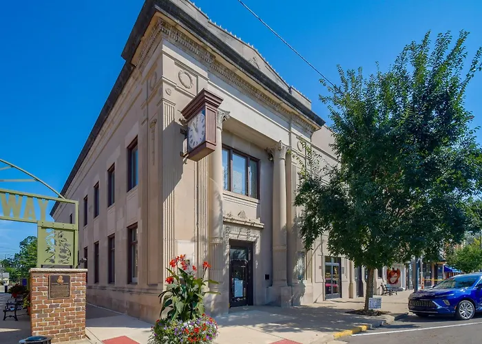 Apartment On Main St! Walkable Family In *