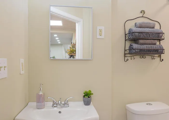 Apartment On Main St! Walkable Family In *