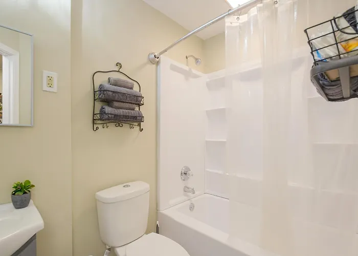 Apartment On Main St! Walkable Family In *