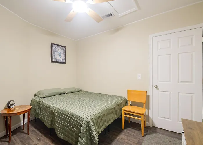 On Main St! Walkable Family In Apartment