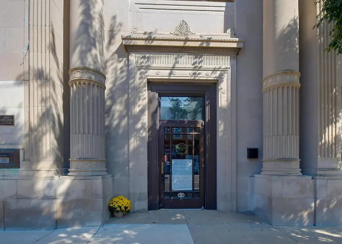 On Main St! Walkable Family In Apartment