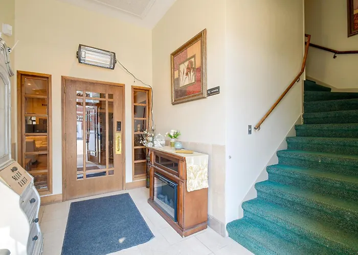 Apartment On Main St! Walkable Family In *
